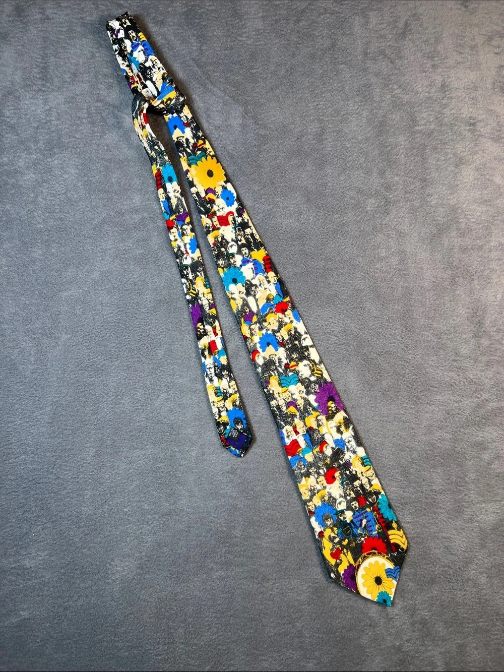 The Beatles sergeant Pepper‘s lonely hearts club band tie